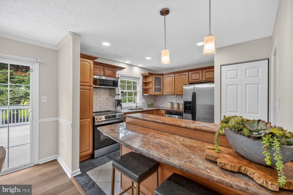 Image 12 of property listing at 13413 WISTERIA DR, Germantown, MD 20874