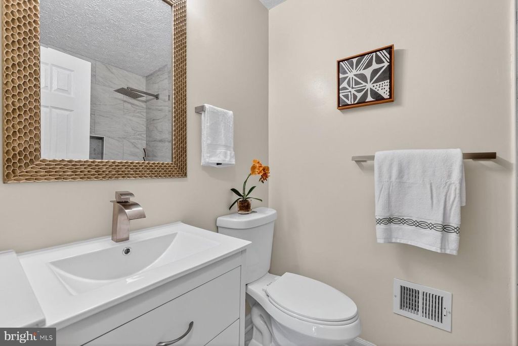 Image 13 of property listing at 13413 WISTERIA DR, Germantown, MD 20874