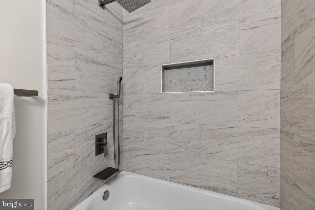 Image 14 of property listing at 13413 WISTERIA DR, Germantown, MD 20874