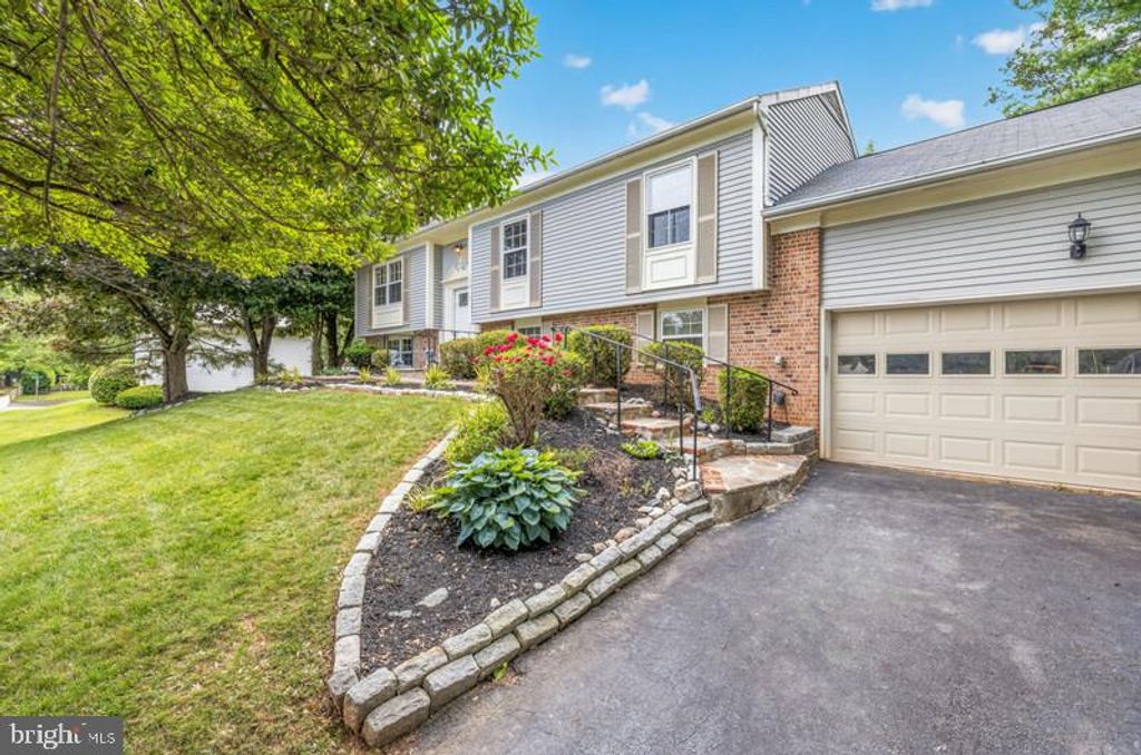 Image 2 of property listing at 13413 WISTERIA DR, Germantown, MD 20874