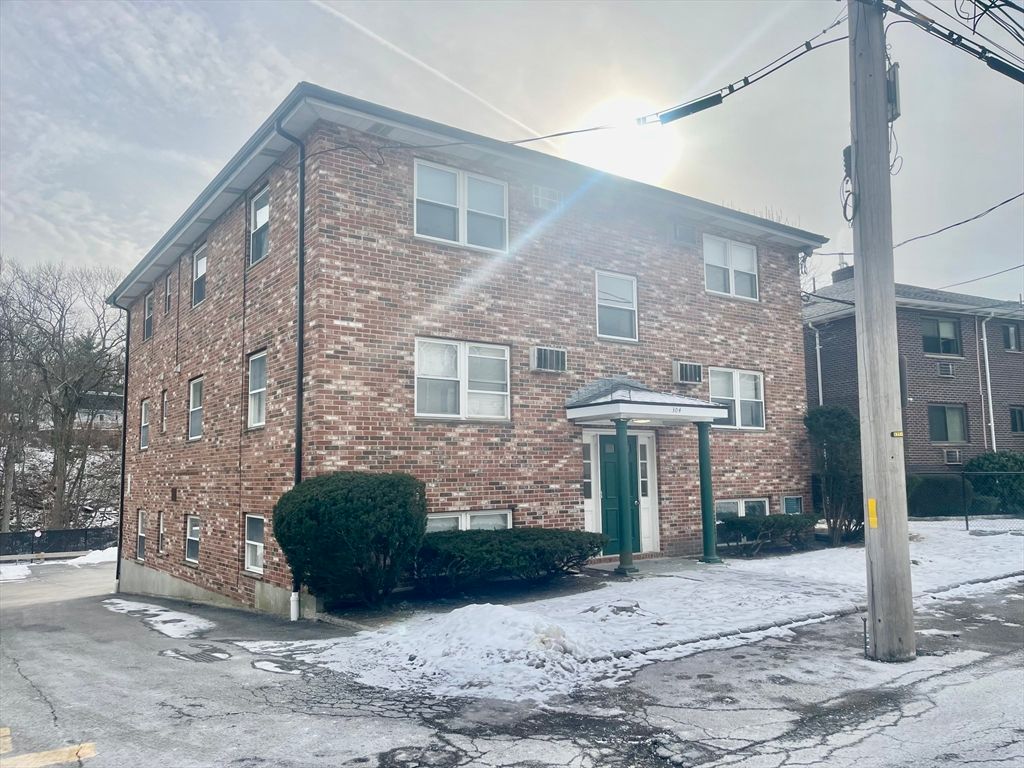 304 College Farm Rd 1, Waltham, MA 02451