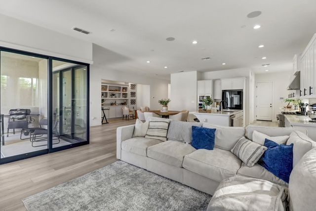 4043 Red Blush Way, Rancho Cordova, CA 95742