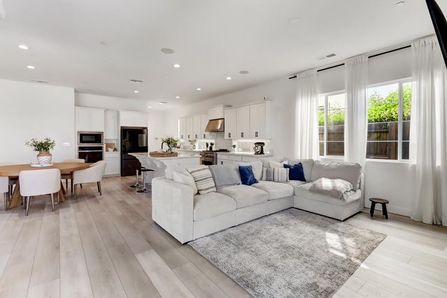 4043 Red Blush Way, Rancho Cordova, CA 95742