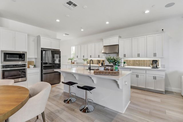 4043 Red Blush Way, Rancho Cordova, CA 95742