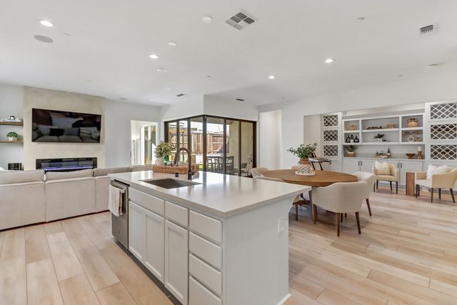 4043 Red Blush Way, Rancho Cordova, CA 95742