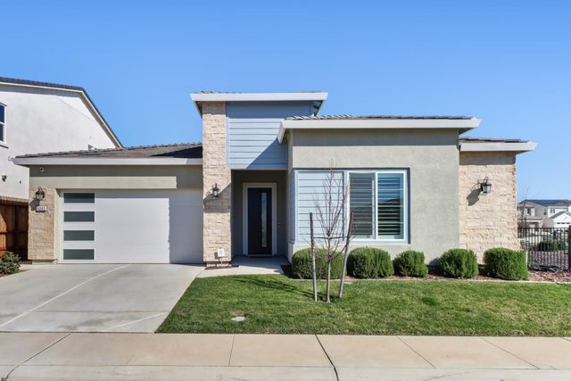 4043 Red Blush Way, Rancho Cordova, CA 95742