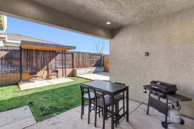 4043 Red Blush Way, Rancho Cordova, CA 95742