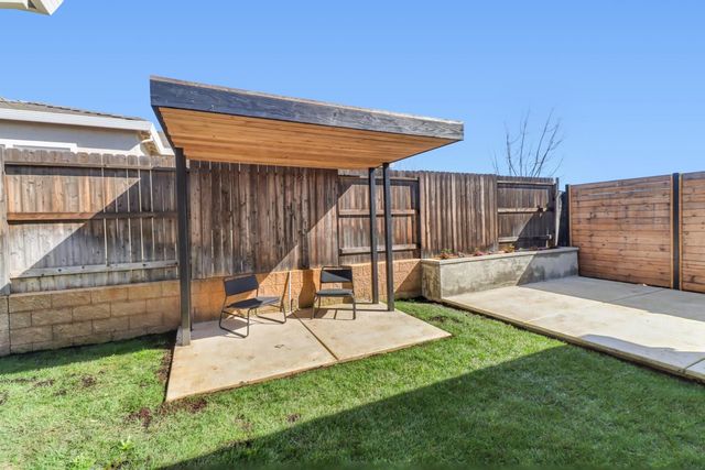 4043 Red Blush Way, Rancho Cordova, CA 95742