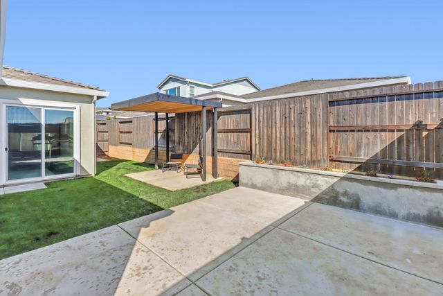 4043 Red Blush Way, Rancho Cordova, CA 95742