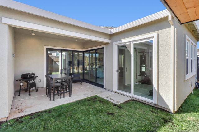 4043 Red Blush Way, Rancho Cordova, CA 95742