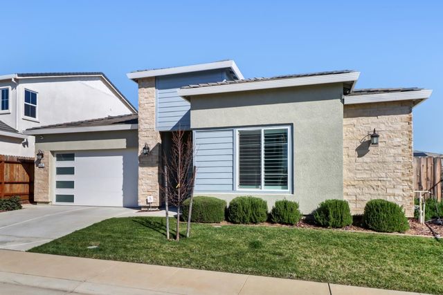 4043 Red Blush Way, Rancho Cordova, CA 95742