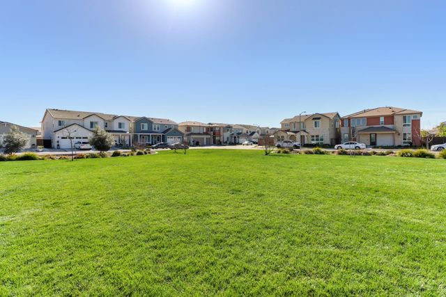 4043 Red Blush Way, Rancho Cordova, CA 95742