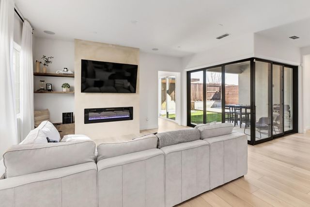 4043 Red Blush Way, Rancho Cordova, CA 95742