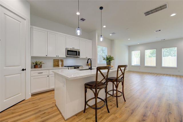 2710 Noble Street, Houston, TX 77026