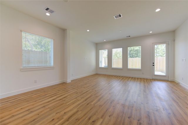 2710 Noble Street, Houston, TX 77026