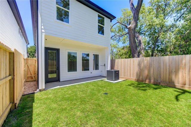 2710 Noble Street, Houston, TX 77026