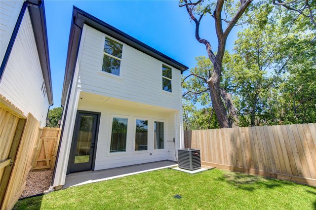 2710 Noble Street, Houston, TX 77026