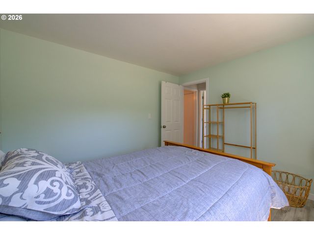 124 E SITKA St, Cannon Beach, OR 97110