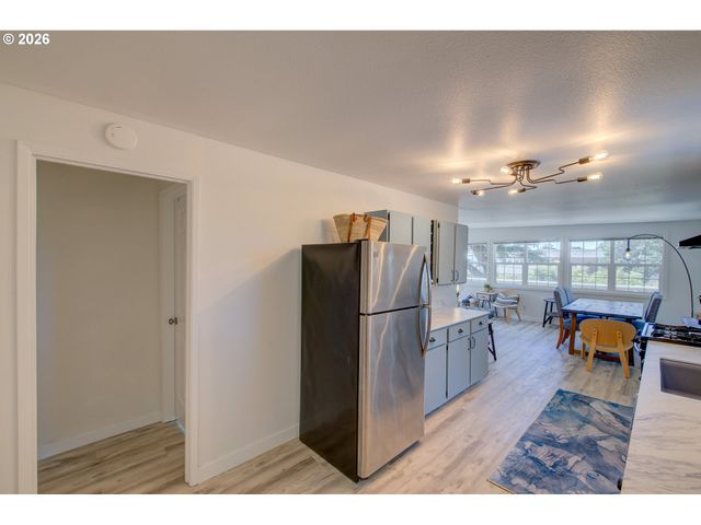 124 E SITKA St, Cannon Beach, OR 97110