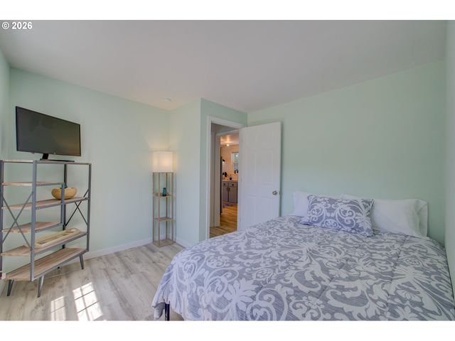 124 E SITKA St, Cannon Beach, OR 97110