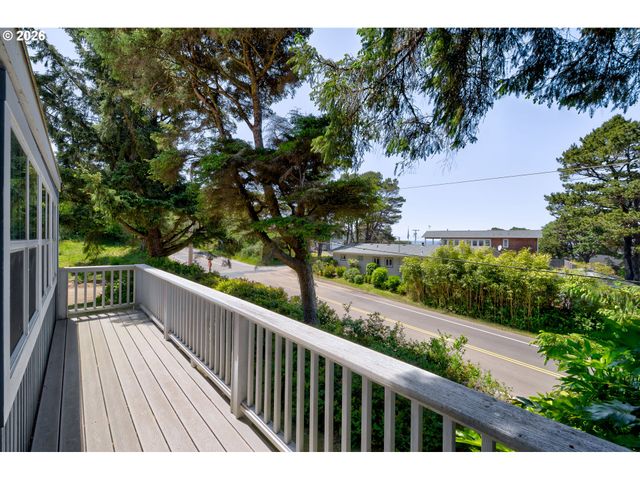 124 E SITKA St, Cannon Beach, OR 97110