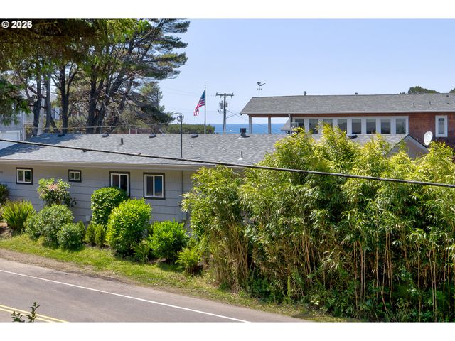 124 E SITKA St, Cannon Beach, OR 97110