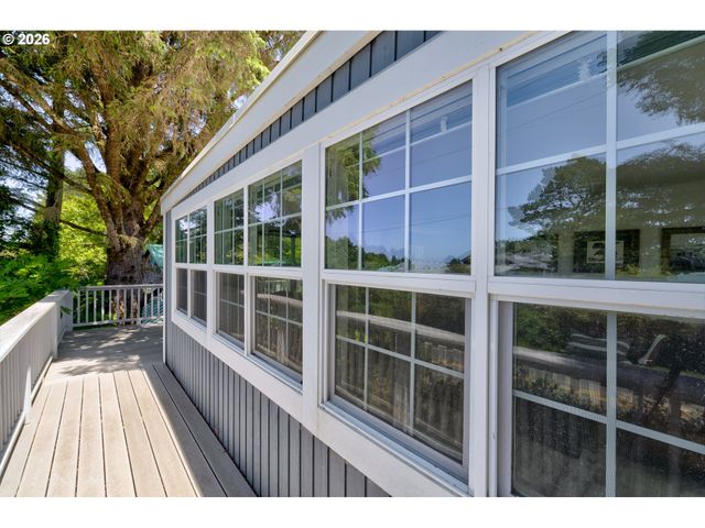 124 E SITKA St, Cannon Beach, OR 97110