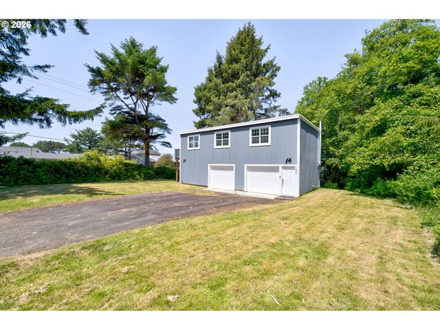 124 E SITKA St, Cannon Beach, OR 97110