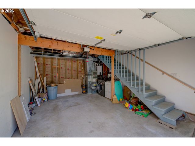 124 E SITKA St, Cannon Beach, OR 97110