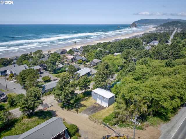 124 E SITKA St, Cannon Beach, OR 97110
