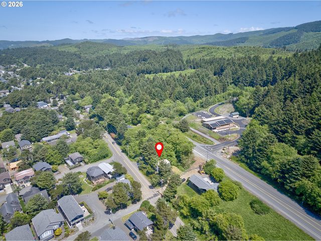 124 E SITKA St, Cannon Beach, OR 97110
