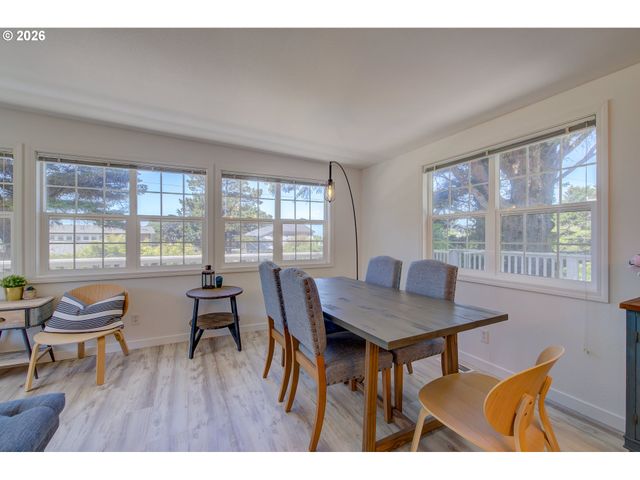 124 E SITKA St, Cannon Beach, OR 97110