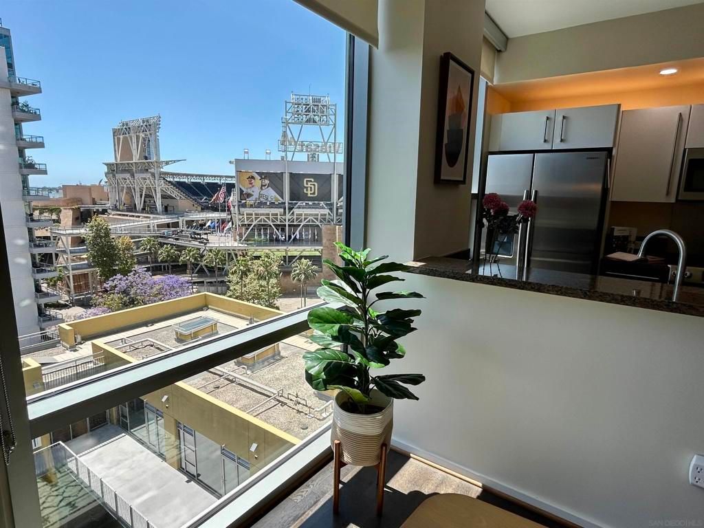 Image 11 of property listing at 321 10th Ave 907, San Diego, CA 92101