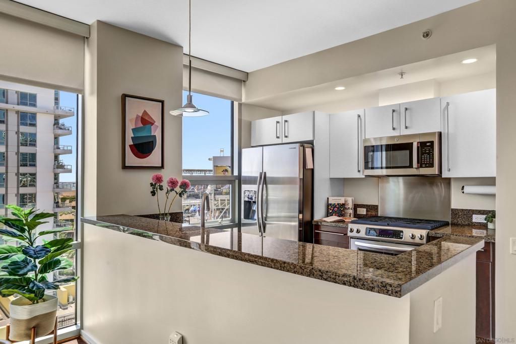 Image 12 of property listing at 321 10th Ave 907, San Diego, CA 92101