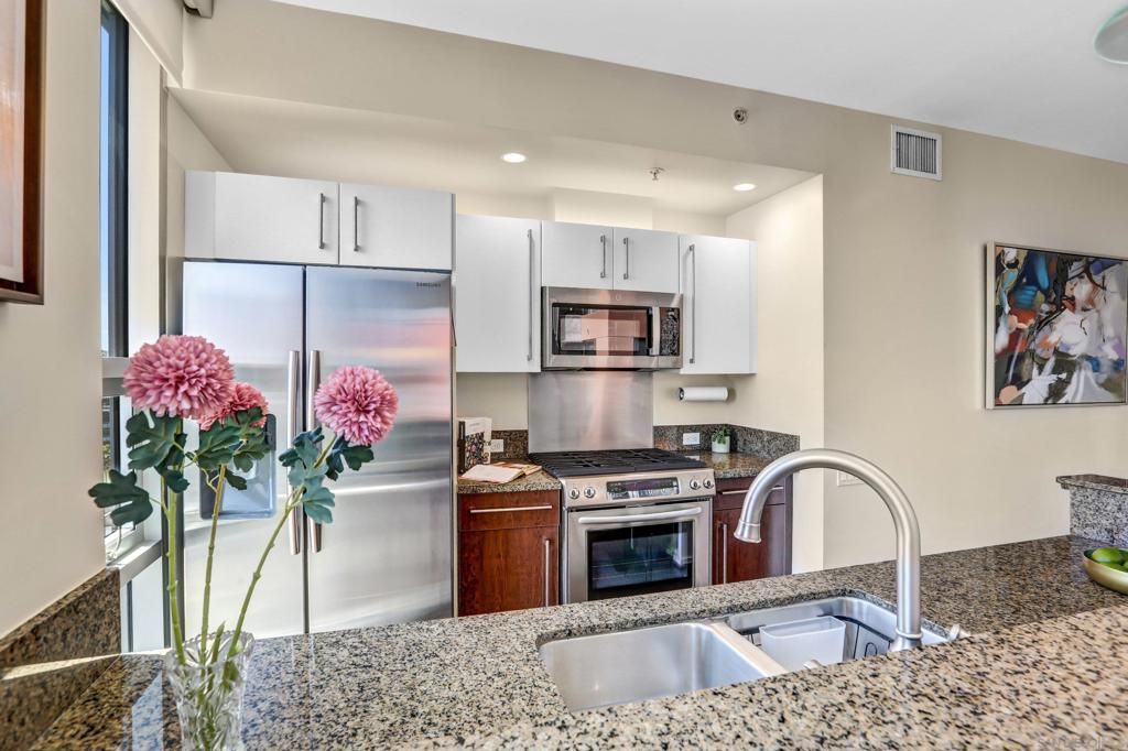 Image 16 of property listing at 321 10th Ave 907, San Diego, CA 92101