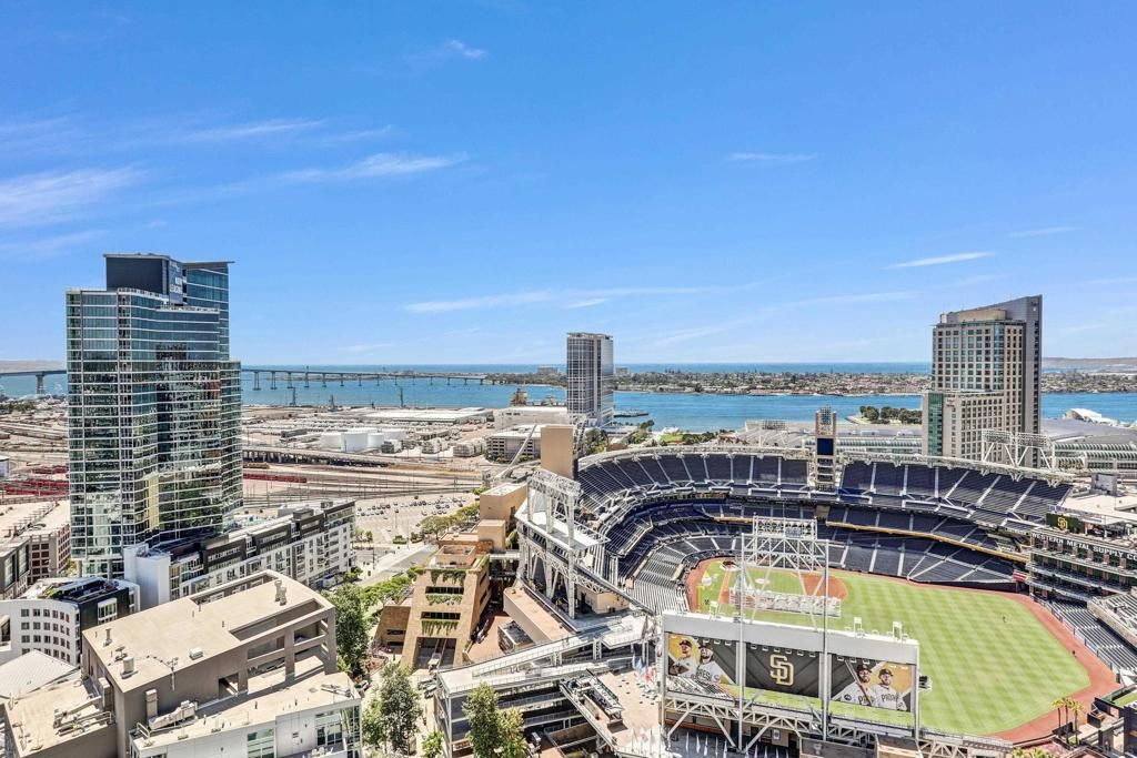 Image 2 of property listing at 321 10th Ave 907, San Diego, CA 92101