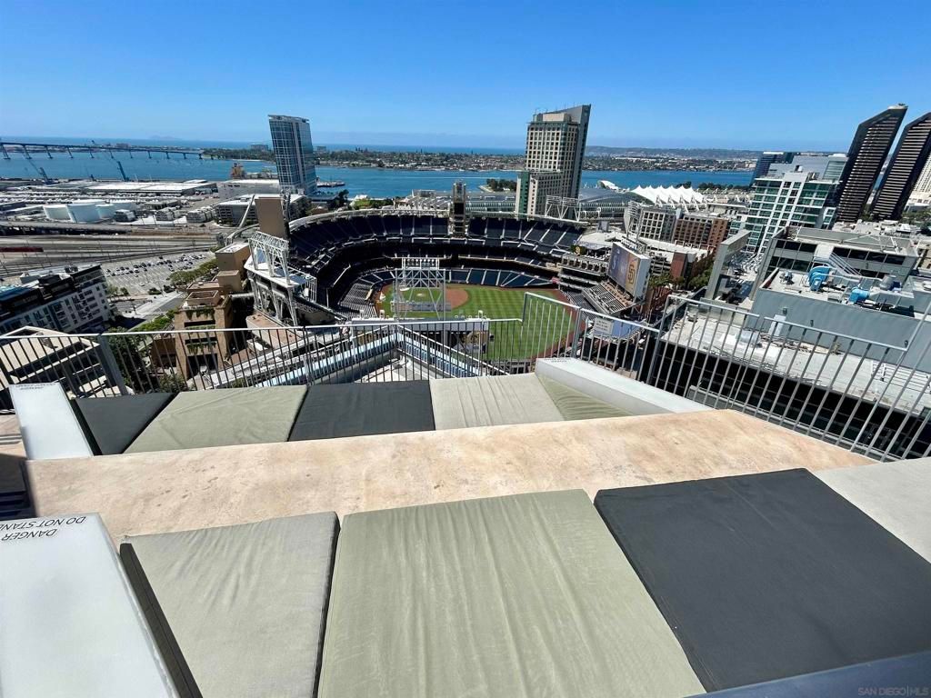 Image 3 of property listing at 321 10th Ave 907, San Diego, CA 92101