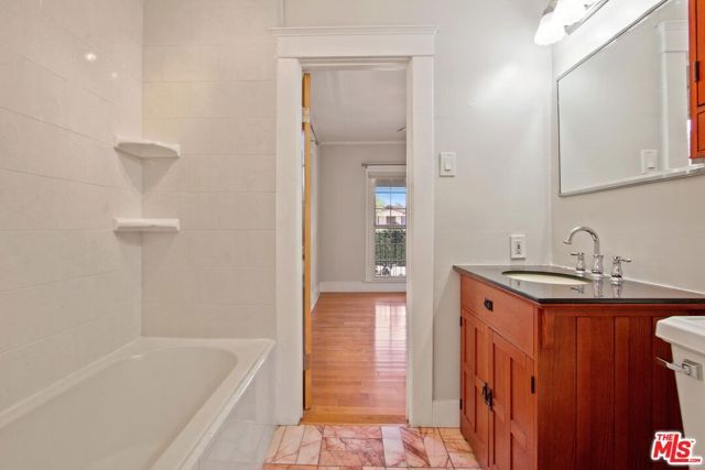 3701 4th Avenue, Los Angeles, CA 90018
