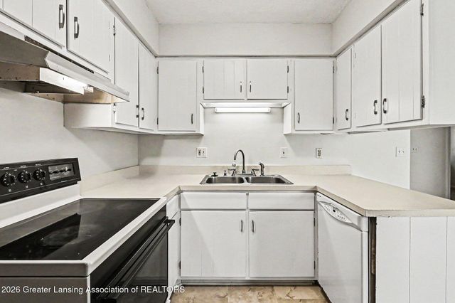 1422 Pierce Road, Lansing, MI 48910
