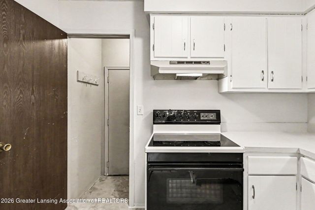 1422 Pierce Road, Lansing, MI 48910