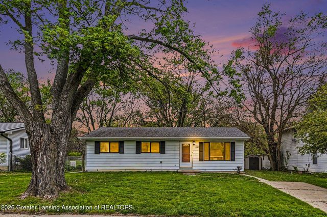 1422 Pierce Road, Lansing, MI 48910