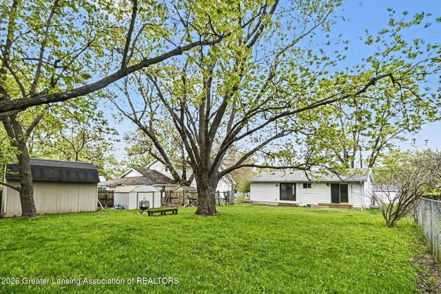 1422 Pierce Road, Lansing, MI 48910