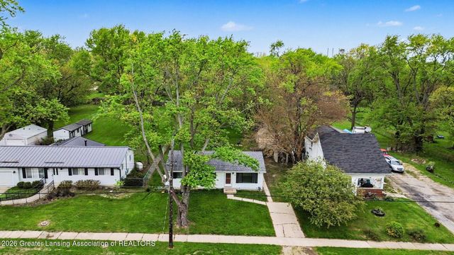 1422 Pierce Road, Lansing, MI 48910