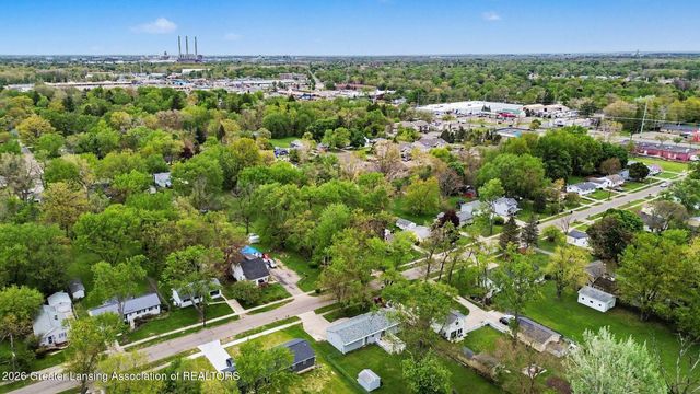 1422 Pierce Road, Lansing, MI 48910