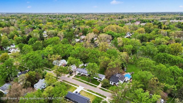 1422 Pierce Road, Lansing, MI 48910