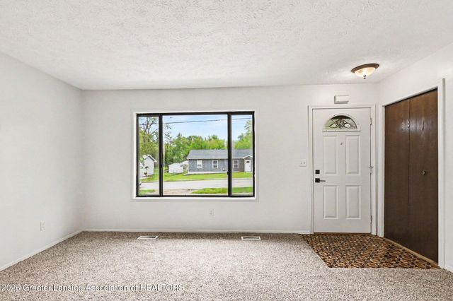 1422 Pierce Road, Lansing, MI 48910