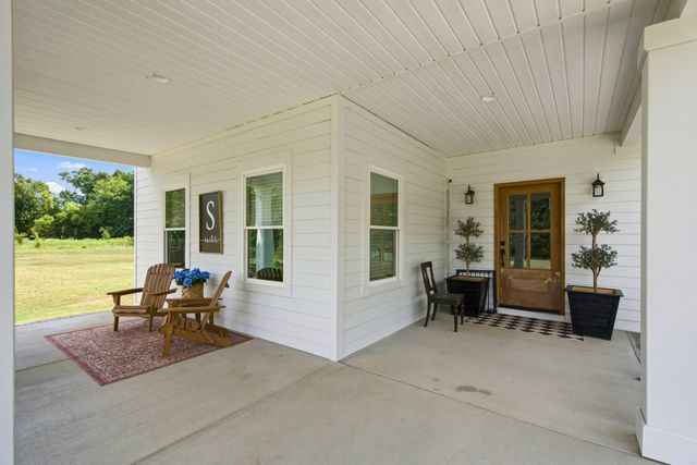 808 Clearview Rd, Cottontown, TN 37048