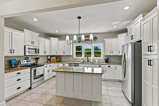 808 Clearview Rd, Cottontown, TN 37048