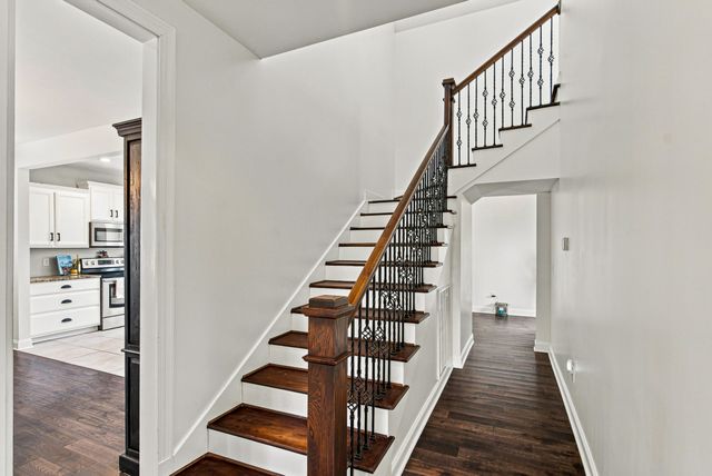 808 Clearview Rd, Cottontown, TN 37048
