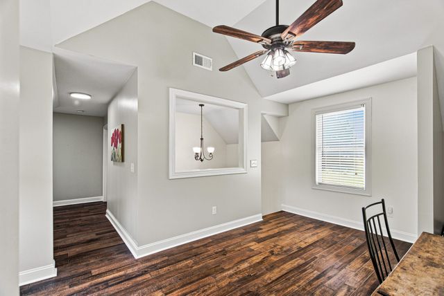 808 Clearview Rd, Cottontown, TN 37048
